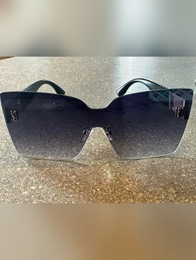 Designer-Inspired Rimless Women's Sunglasses in Gradient Black